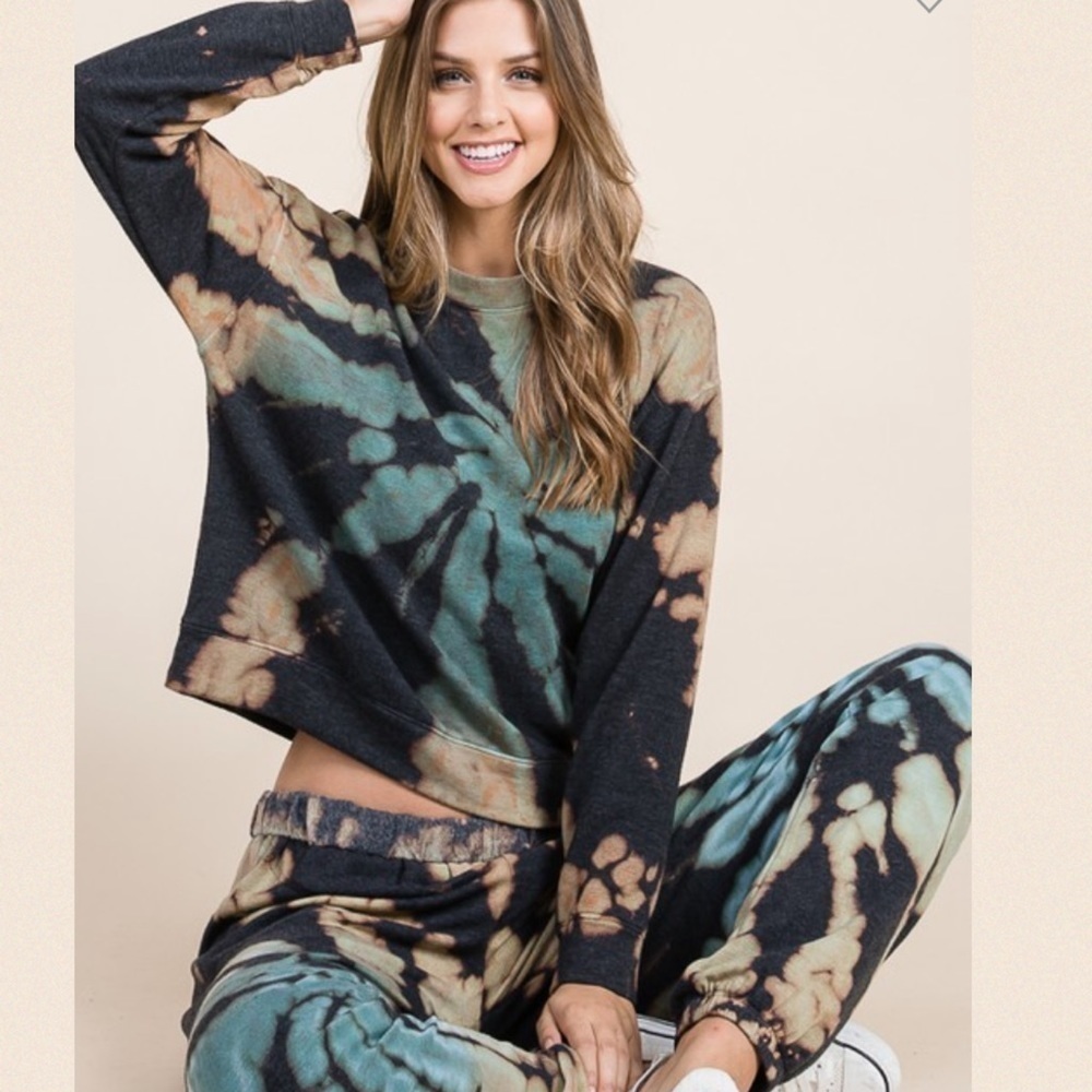 Molli Bleach Dyed Brushed Crop Sweatshirt